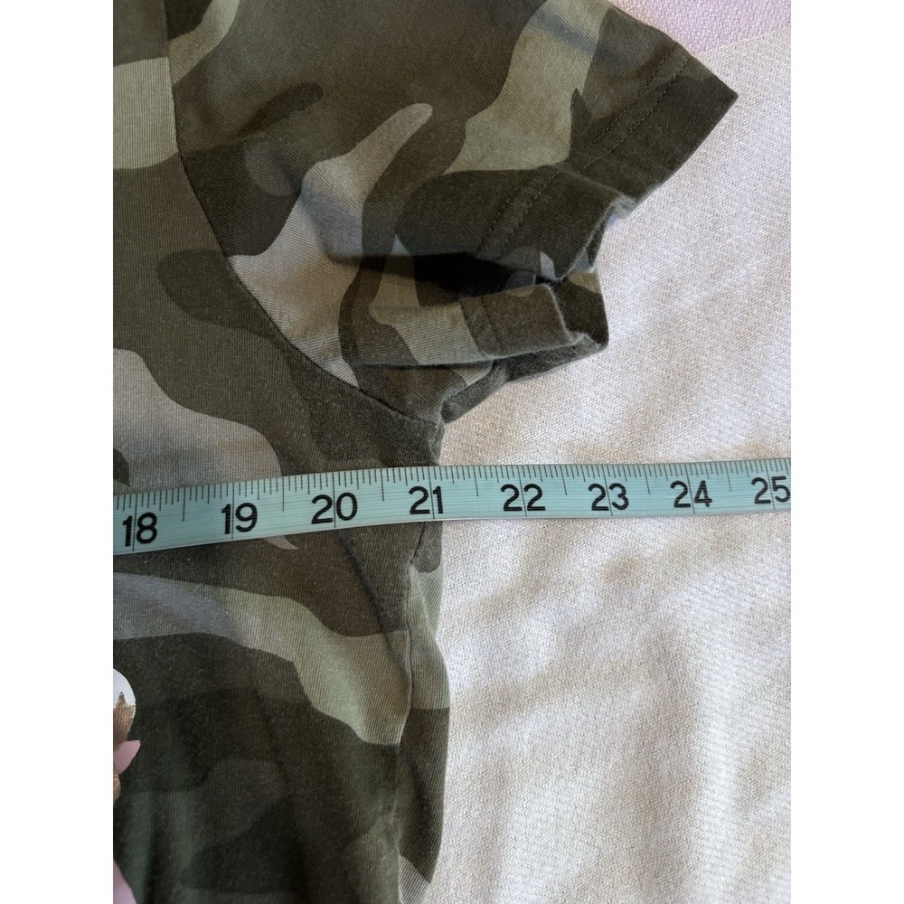 VS PINK Green Camo Round Neck Short Sleeve Top Size L Logo Sequin Graphic Flower - Picture 6 of 7